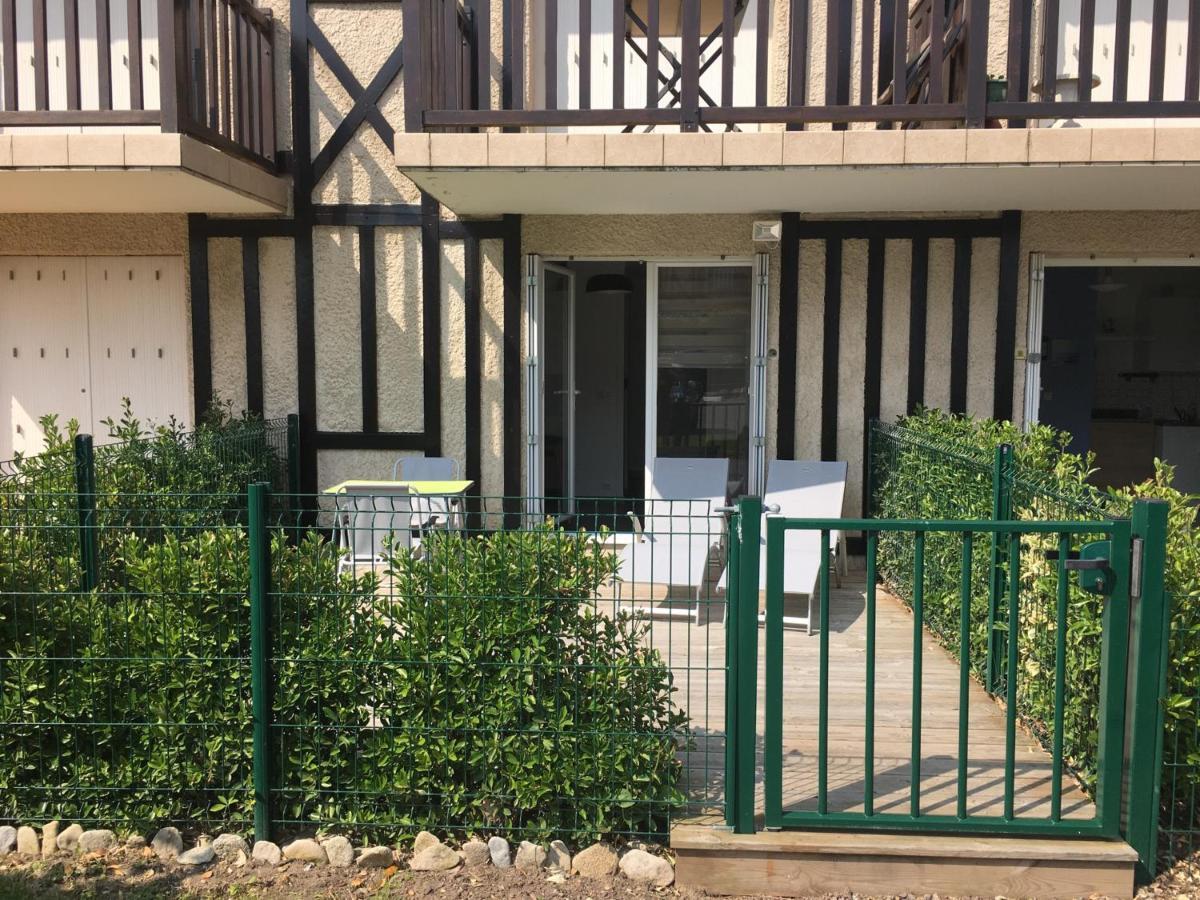 Studio Front De Mer Avec Terrasse Et Acces Direct Plage A Merville-Franceville - Fr-1-487-329 Exterior photo